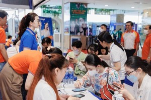 企业参加招募。