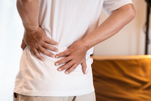 ４招缓解半夜突然腰痠背痛痛醒