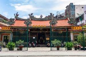 位于第五郡阮廌街霞漳会馆。