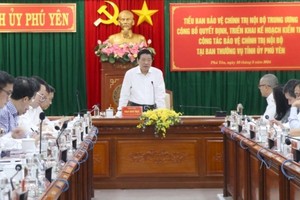 中央内政部长潘廷擢与富安省举行会议