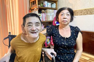 梁惠仪照顾兄长梁忠。