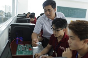 就读机器人与人工智能专业的大学生将具备专业知识、必需技能及电子技术知识。