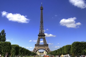 埃菲尔铁塔是世界建筑史上的技术杰作。