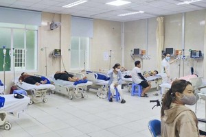 部分中毒者被送往西贡-芽庄综合医院接受治疗。（图：莉莉）