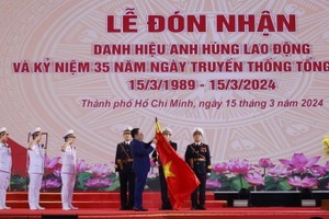 新港总公司荣获劳动英雄称号