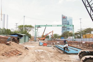 阮文灵-阮友寿交通枢纽隧道重点项目施工现场。