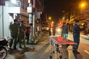 职能力量封锁火警现场附近。（图：AL）