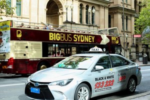 3月18日，一辆出租车行驶在澳大利亚悉尼街头。（图：新华社）