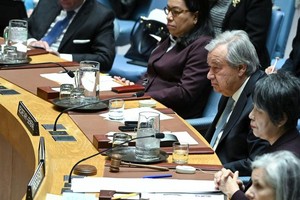 联合国秘书长古特雷斯(中右)出席安理会关于核裁军和核不扩散的会议。（图：联合国）