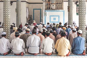 安江省占族同胞欢度斋月