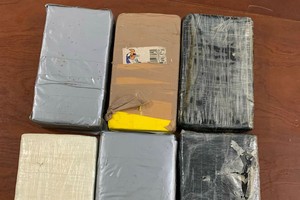 疑是违禁物品漂到富安海域