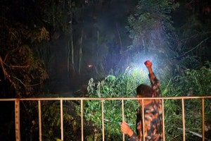 海军第五区及时灭火救人民