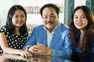 陈贵清与两名女儿。（图：TL）