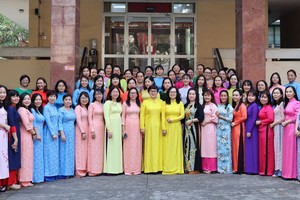 第五郡领导、干部响应2024年第十次胡志明市越南长衫节。