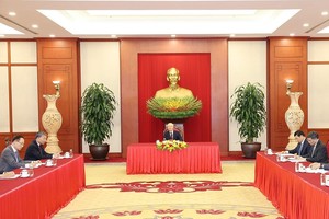 阮富仲总书记与俄总统普京电谈