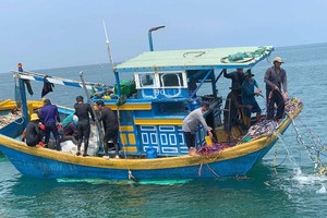 采用电脉冲方式捕捞水产属违法行为。