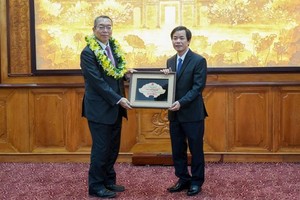 服部匡志教授荣获“承天-顺化省名誉公民”称号