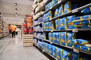 这是2022年5月19日在意大利罗马一家超市拍摄的意大利面食。（图：新华社）