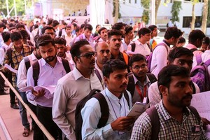 印度青年在一招聘会寻找工作。（示意图：Getty Images）