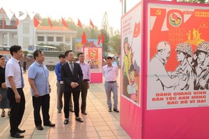 展会上，组委会展示全国专业与非专业画家的70幅作品。（图：VOV）