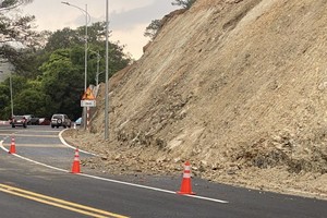 帕帘岭出现小规模滑坡事故