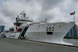 印度海岸警卫队萨穆德拉号船停靠在本市港口。（图：明珠）