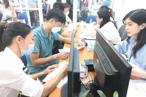 劳工参加就业招聘盛会。（图：日阳）