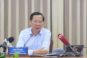 市人委会主席潘文迈主持会议。（图：市党部新闻网）