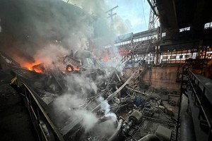 乌克兰最大的私营能源公司「DTEK」指出，在俄军过去两週的袭击中，旗下6间发电厂有5间损坏或被摧毁，发电能力损失80%，最久可能要花费18个月才能修復。（图：路透社）