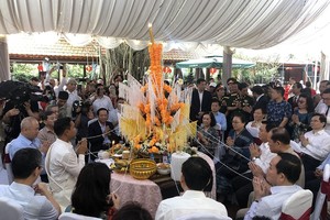 党政领导祝贺老挝与柬埔寨传统新年