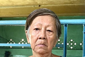 老妇年迈体弱不能谋生