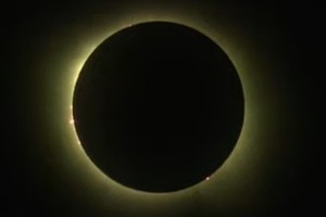 北美洲部分地区上演日全食