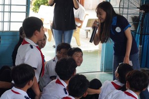 就读社会工作专业的学生在非政府组织工的机会很多。