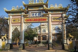 灵光寺（平顺省富贵岛县）。