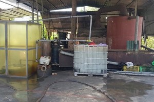 突击检查废机油回收场