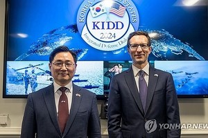 当地时间4月11日，在美国华盛顿，韩国国防部国防政策室室长赵昌来（音，左）和美国国防部印太安全事务助理部长伊利·拉特纳出席韩美联合国防协商机制（KIDD）第24次会议。 （图：韩联社）