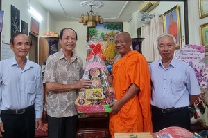 发扬各民族大团结精神