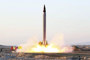 伊朗的弹道导弹。（图：AP/伊朗国防部）