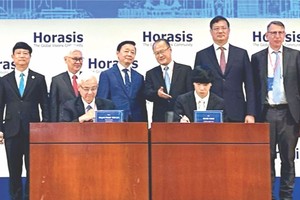 新华集团与平阳省Becamex IDC 签署战略合作框架协议。