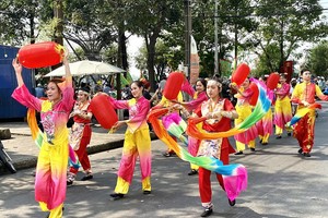 民族文化多姿多彩。 宏源 摄