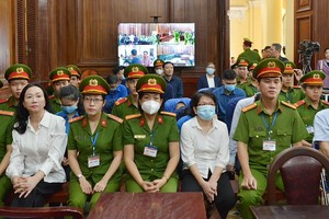 张美兰及其同伙的初审法庭。