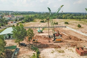 途经守德市的环市三路正在施工。