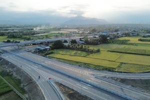 民众于26日得以在甘林-永好高速公路行驶。（图：阮进）