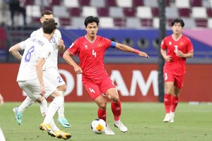 两支球队球员争球。（图源：互联网）