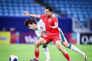 两支球队球员争球。（图源：互联网）