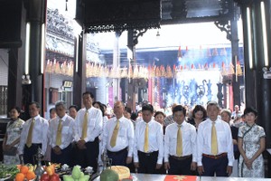 穗城会馆理事会举行祭拜仪式。