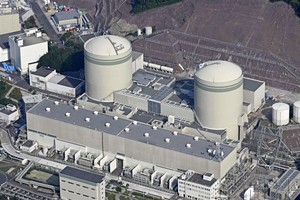 图为关西电力高滨核电站1号机组（右）和2号机组。（图 ：共同社）