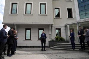 土耳其总统埃尔多安星期五下午在伊斯坦布尔祈祷后，向媒体发言。（图：AP）