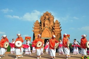 精彩的民族文艺表演节目。