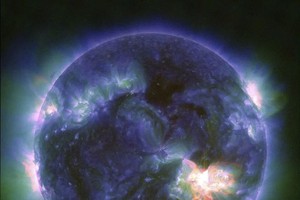 当地时间2024年5月9日，美国宇航局提供的图像显示了太阳耀斑。（图：NOAA）